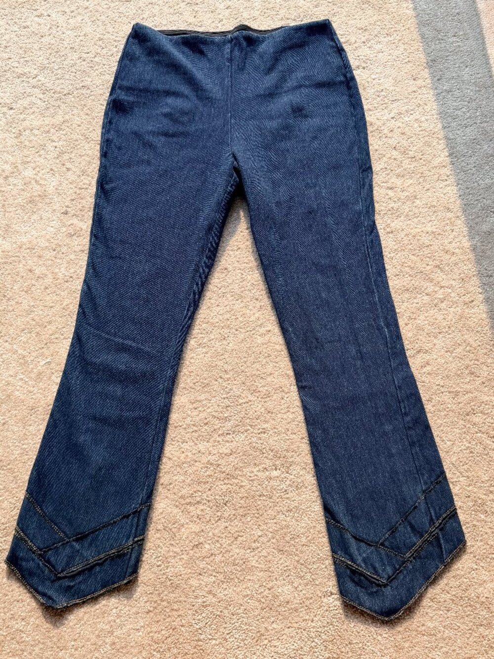 Lyssé Cropped Pointed Chevron Hem Denim Pant Dark Wash - Size Medium